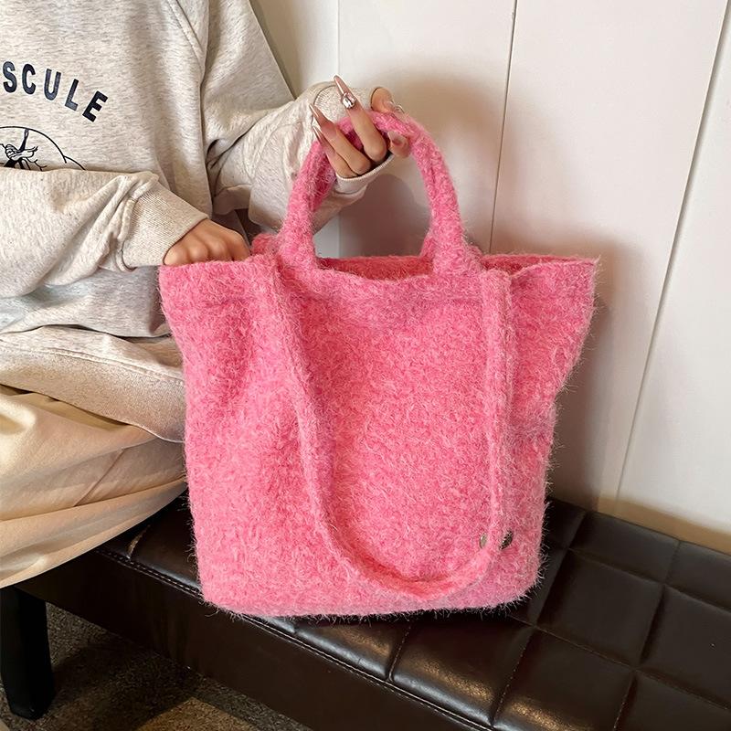 New Lazy Style Plush Shoulder Bag Autumn and Winter Fashion Handbag Bag Casual Large Capacity Women's Work Commuting Bag