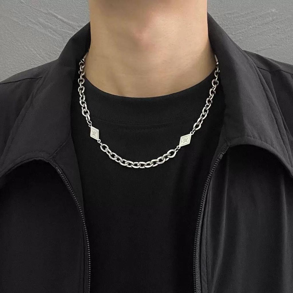 Tide coole schwarze Mosaik-Liebesketten-Kollektion Nischen-Designgefühl Personalisierte Pulloverkette Halskette