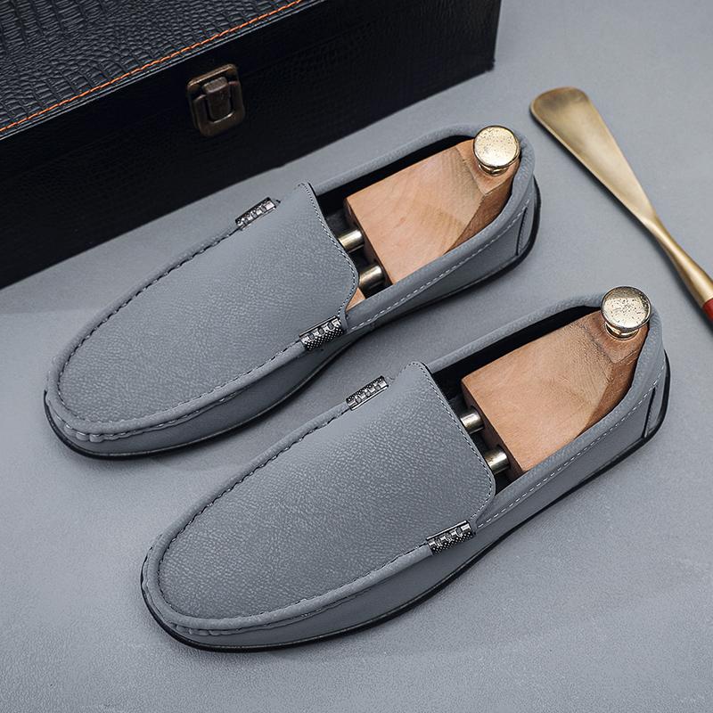 

Leather Men Casual Shoes Luxury Brand Soft Men Loafers Moccasins Breathable Slip on Black Driving Shoes Comfort Walking Sneakers 39 серый