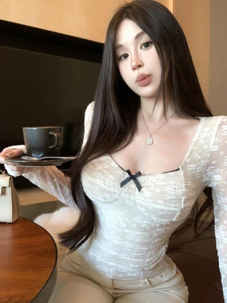 Women's Slim Fit Square Neck Lace Top with Bowknot - Long Sleeve Waist-Cinching Cropped Shirt for Autumn/Winter