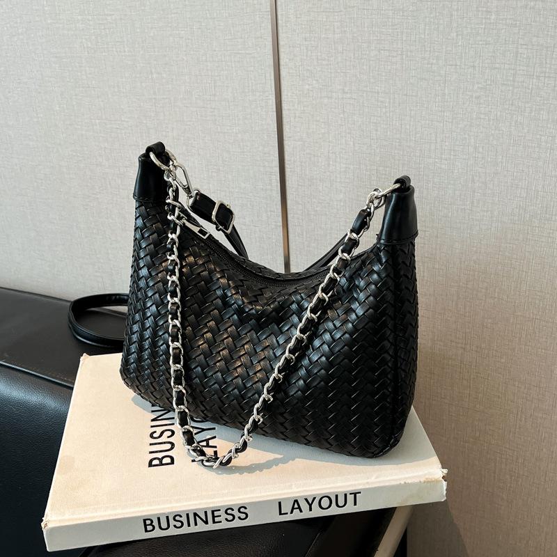 

Корейская ins плетеная сумка-мессенджер нишевая сумка-подушка 2025 осень большая вместимость цепочка модная подмышечная сумка на плечо