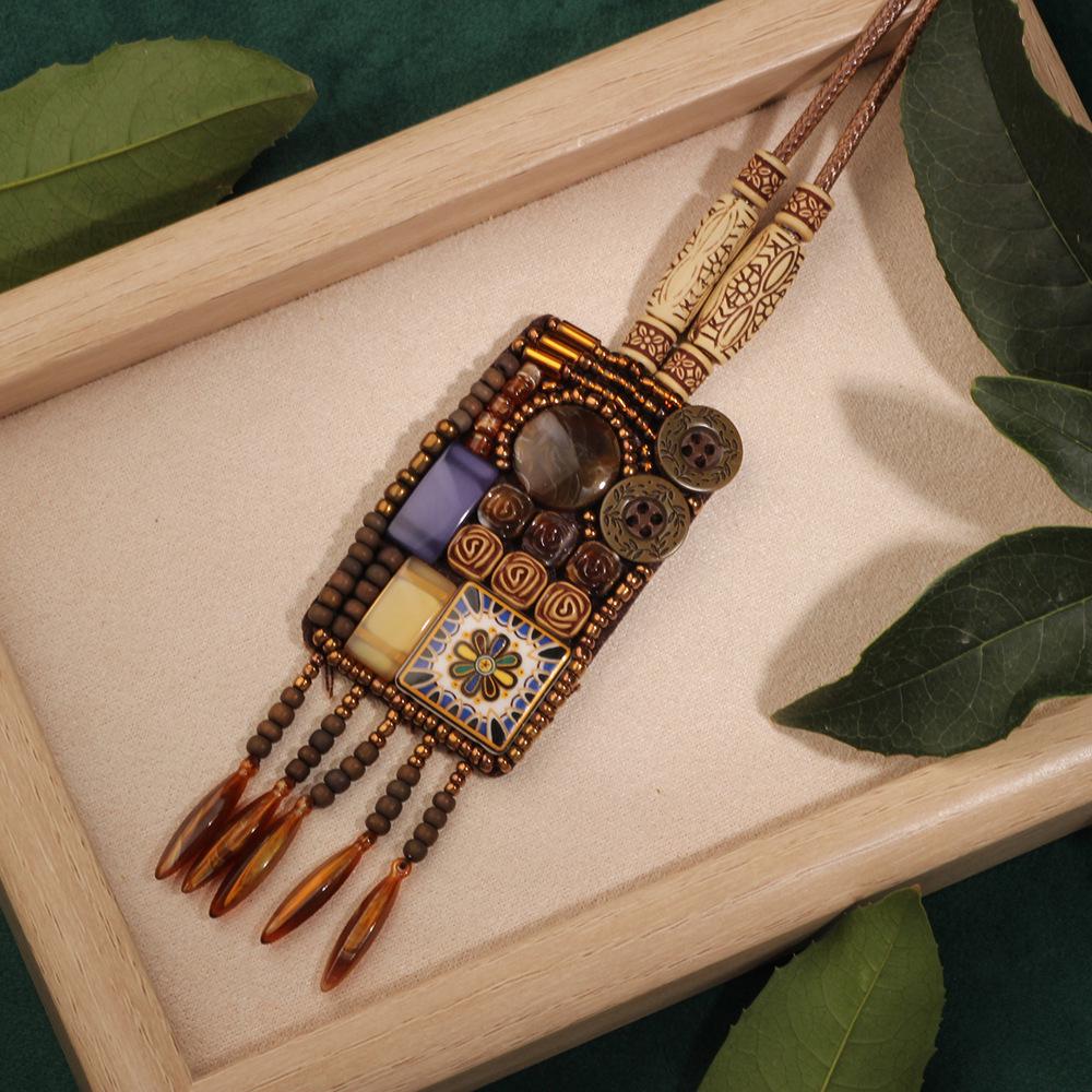 

Богемское этническое кожаное ожерелье с кисточкой