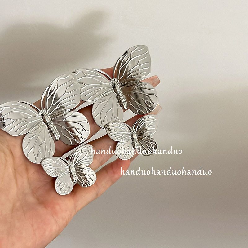 

Middle-Ancient Metal Butterfly Necklace for Women Elegant Fancy Fashion Retro French Exaggerated Three-Dimensional Delicate Earrings Earrings Pair of Earrings
