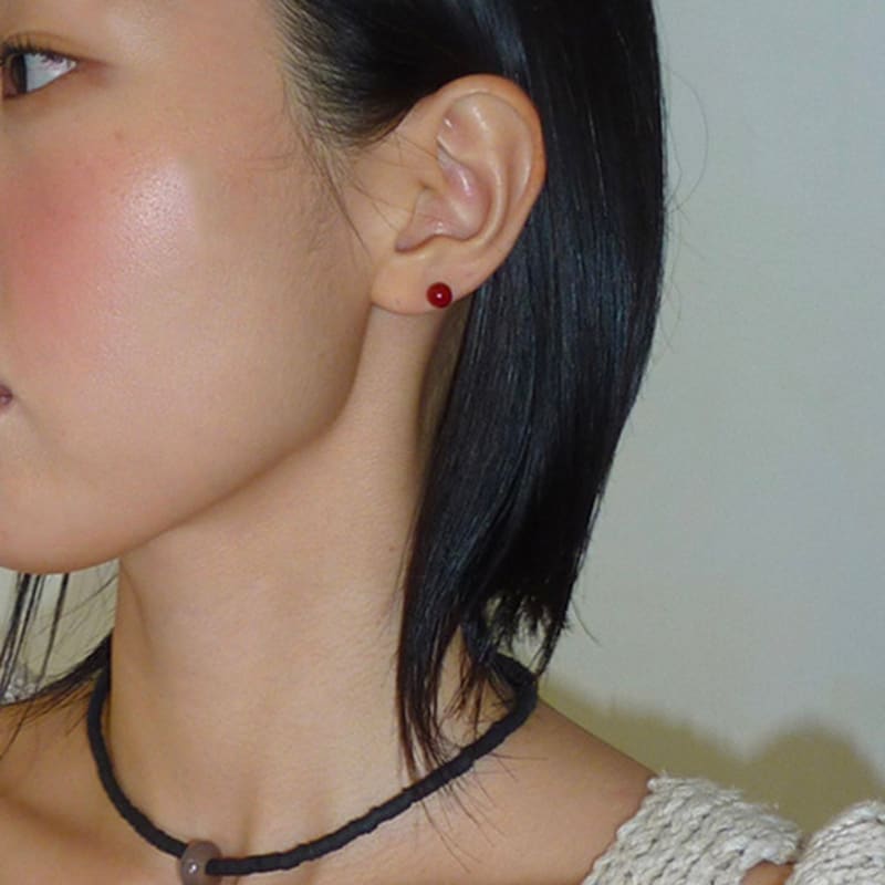 A BIT MOR COLOR ONYX STUD