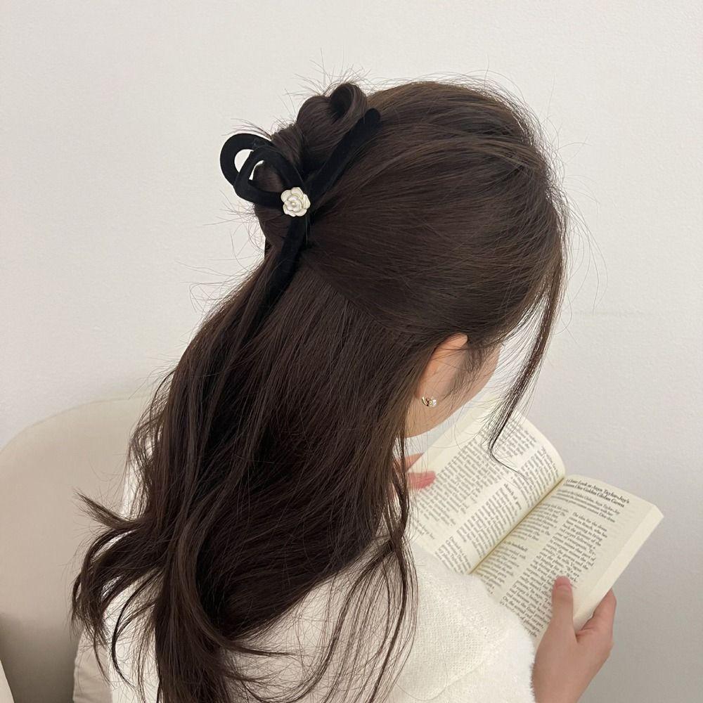 

New Hair Catch Autumn Korean Shark Clip Camellia Hair Claws Women Hairgrips Ponytail Holder білий