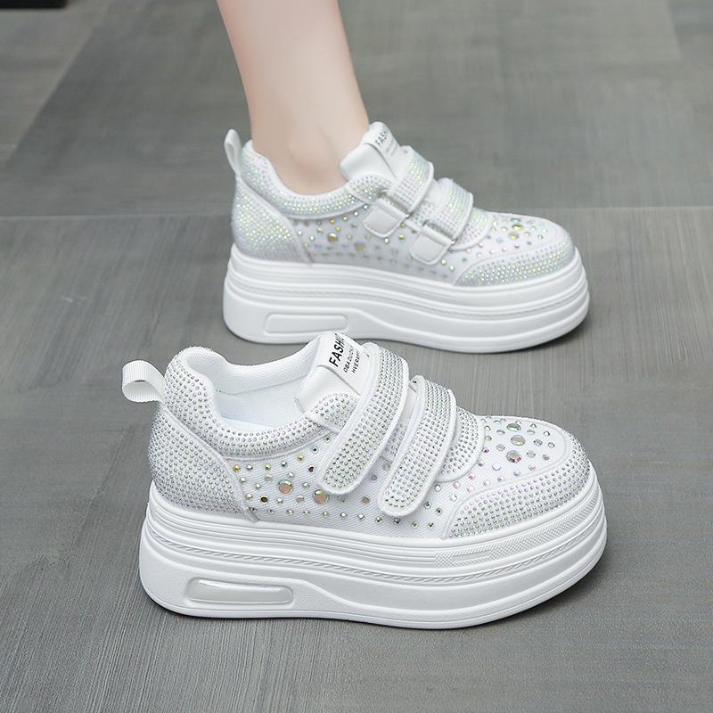 

Модные 8 см кроссовки на массивной подошве из синтетической кожи с сеткой, женские удобные летние блестящие ботильоны на платформе и танкетке 38 белый