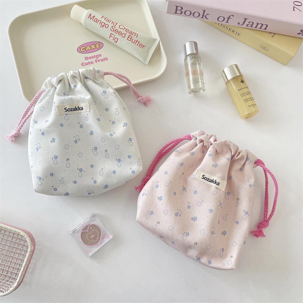 Sacs à cordon floraux Organisateur de voyage pour femme Trousses de toilette Sac anti-poussière épais pour bijoux Sac à cordon mignon Sac à cordon pour cosmétiques