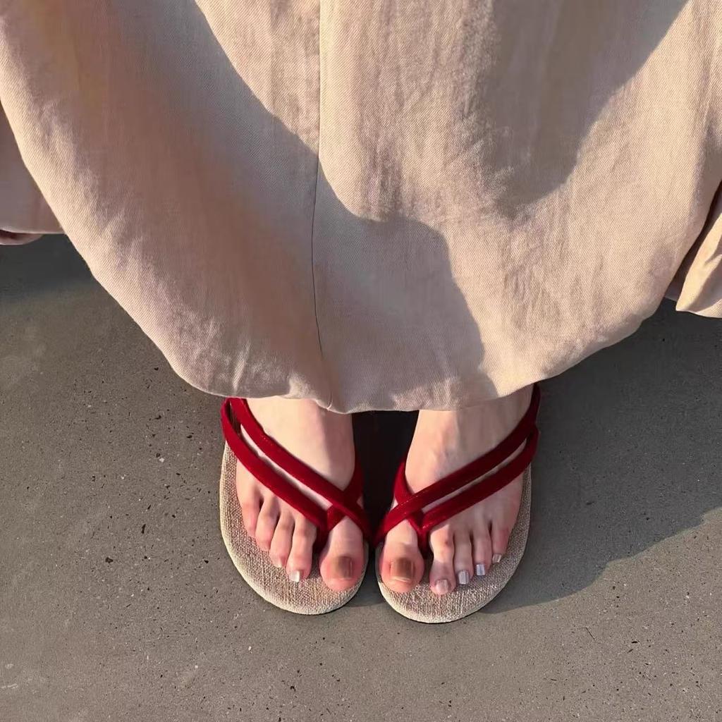 Niche Simple Set of Toe Slippers for Women's Summer Wear Flat-bottomed Holiday Beach Semi-cool Slippers