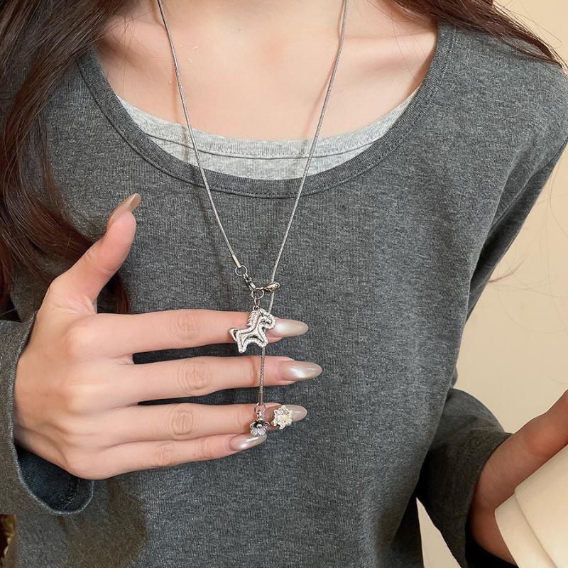Fashion Simple Pulling Pony Pendant Necklace Versatile Metal Sweater Chain Pendant Necklace Jewelry Accessories Gifts