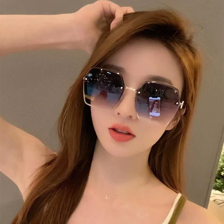 Gradient Women's Retro Sunglasses, Rimless Cut-Edge, High-End Look, Slimming Design.