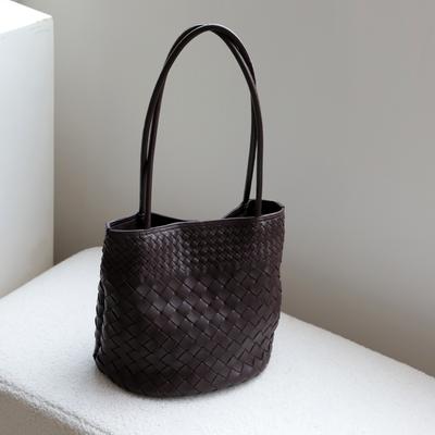 Small Niche High-end Casual Commuting Woven Bucket Bag with Multiple Compartments, Large Capacity, Versatile Shoulder Bag