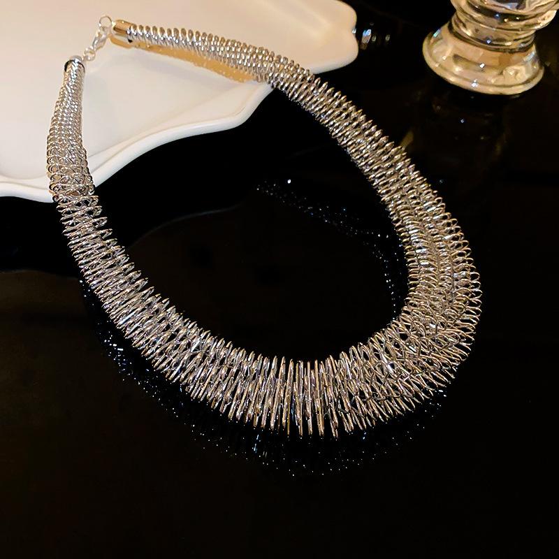 

Преувеличенный оверсайз преувеличенный весенний воротник крой модный темперамент высокое чувство шейная цепочка легкая роскошь универсальный воротник женский