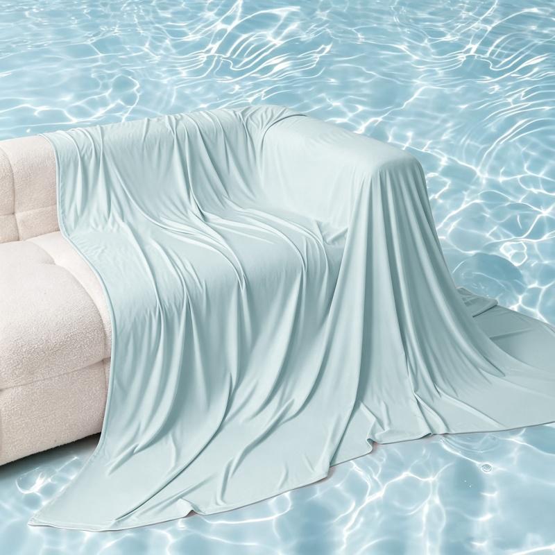 Summer Cooling Blanket Ice Silk Skin-friendly Breathable Lightweight Quilt for Air Conditioner Room Travel Blanket for Camping