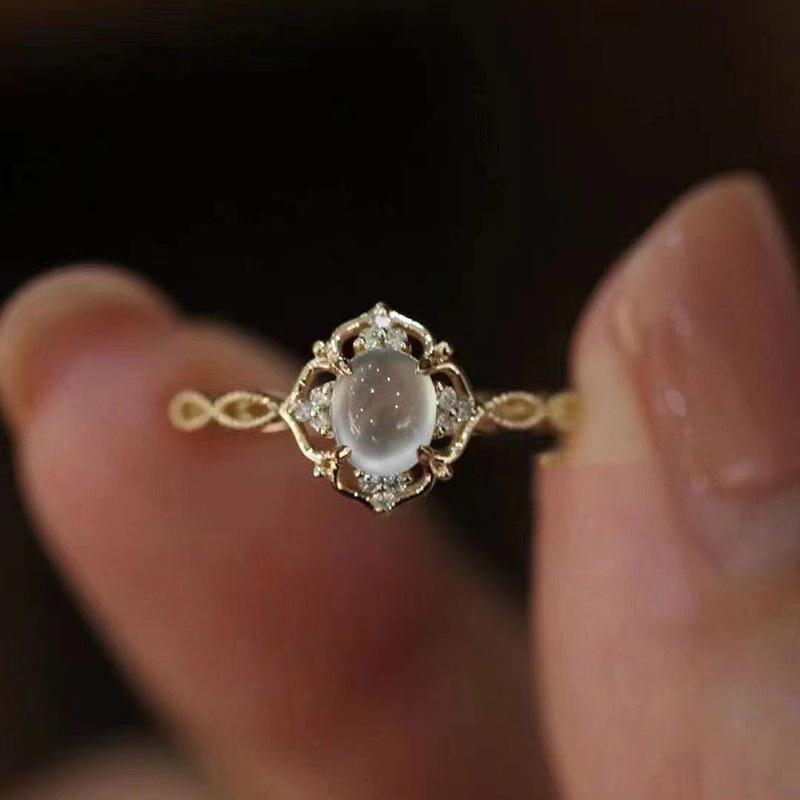 Niche Luxury Design Ring, High-End Fashion Imitation Moonstone Ring, Temperament Cat'S Eye Ring