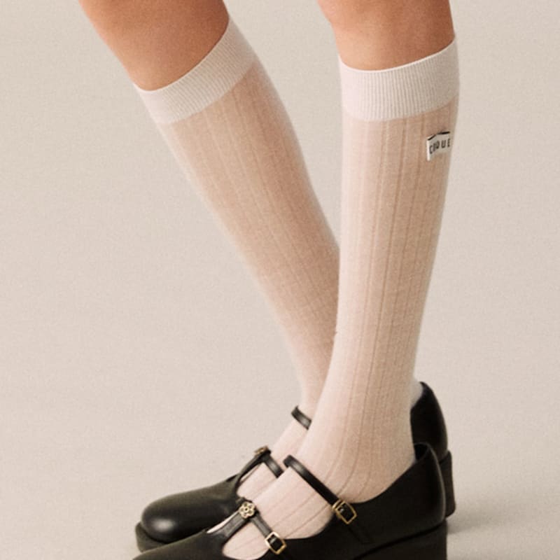 

КОКЕТЛИВЫЕ ШЕРСТЯНЫЕ ГОЛЬФЫ ДО КОЛЕНА ЦВЕТА СЛОНОВОЙ КОСТИ IVORY