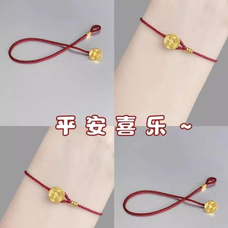 

Браслет из плетеного шнурка с маленькой карточкой-благословением с позолотой 18 карат. Красная веревочка года животного принесет богатство и сокровища. Легче всего сочетать. Парные браслеты. Joy and Peace Hand Rope