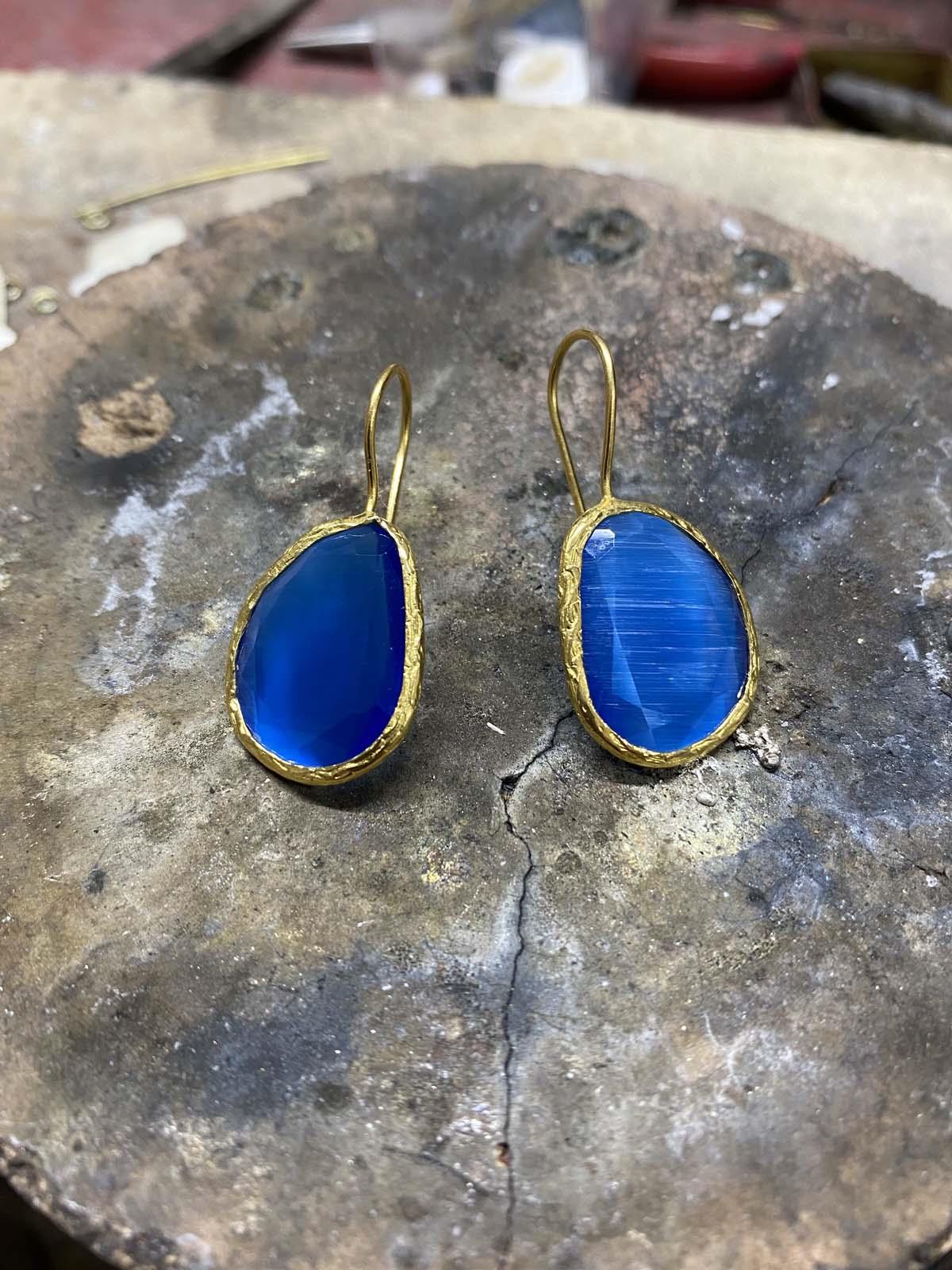 

Серия Sun Stone, Кошачий глаз, Бобовая огранка, Синий, 22 карата, Золото, Золото, Желтый, Покрытие, Женщины, Серьги синий