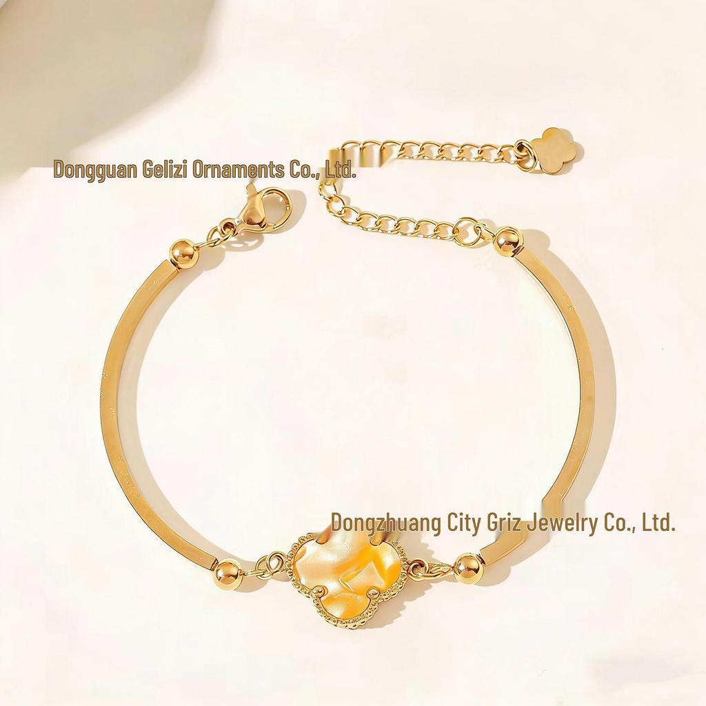 Gold Four-Leaf Clover Bracelet: Elegant, Colorfast & Stylish