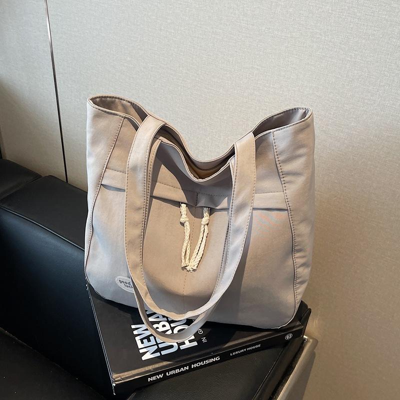 

Холщовая сумка большой вместимости женская 2025 новая простая и легкая сумка через плечо студенческая для занятий подмышечная сумка-тоут серый