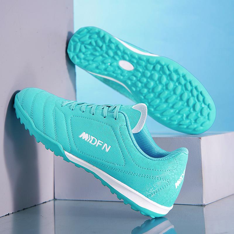 Xiyin Amazon 32-47 large size low-top football shoes, student lawn training and competition shoes are in stock.