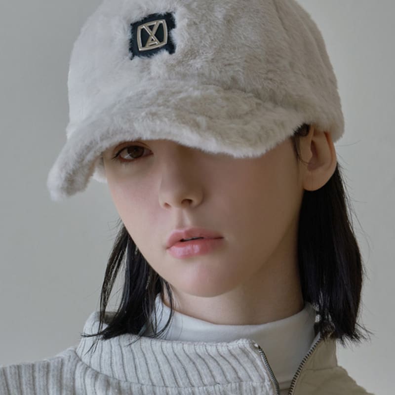 

VARZAR VA Square Studded Fur Ball Cap_2 colors 1202_Black