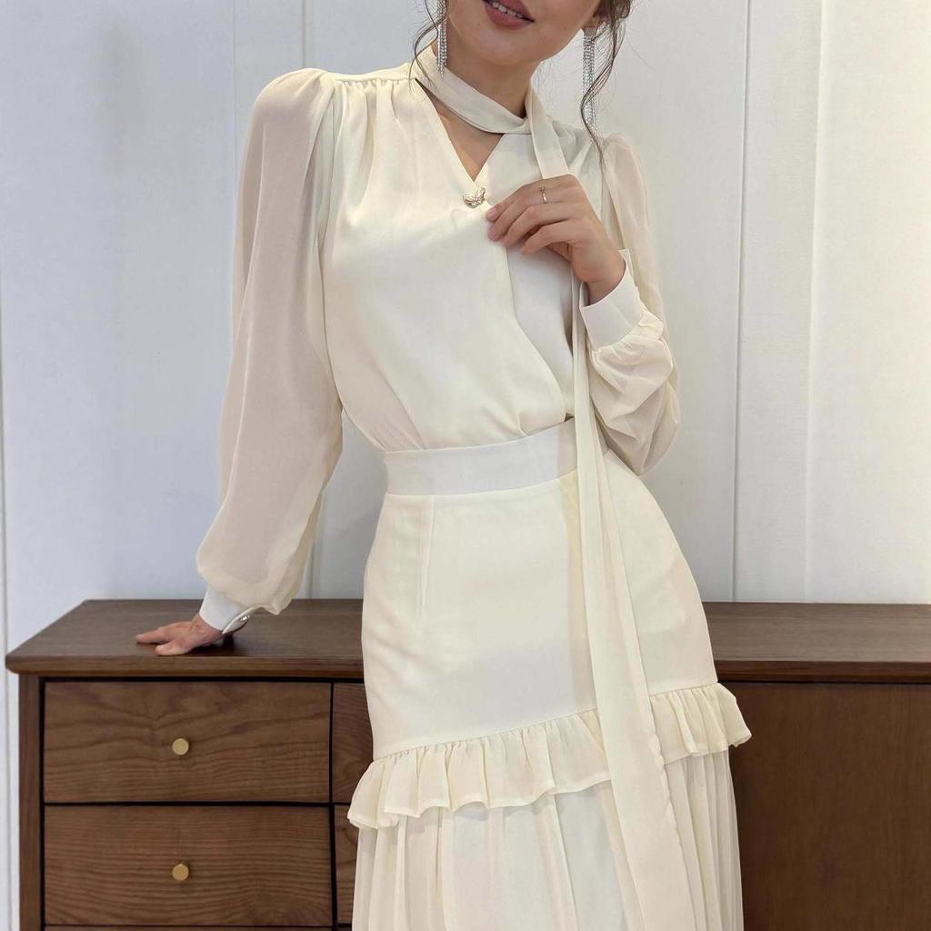 2025 Autumn Women's Retro V-Neck Ruffle Slim Fit Dress