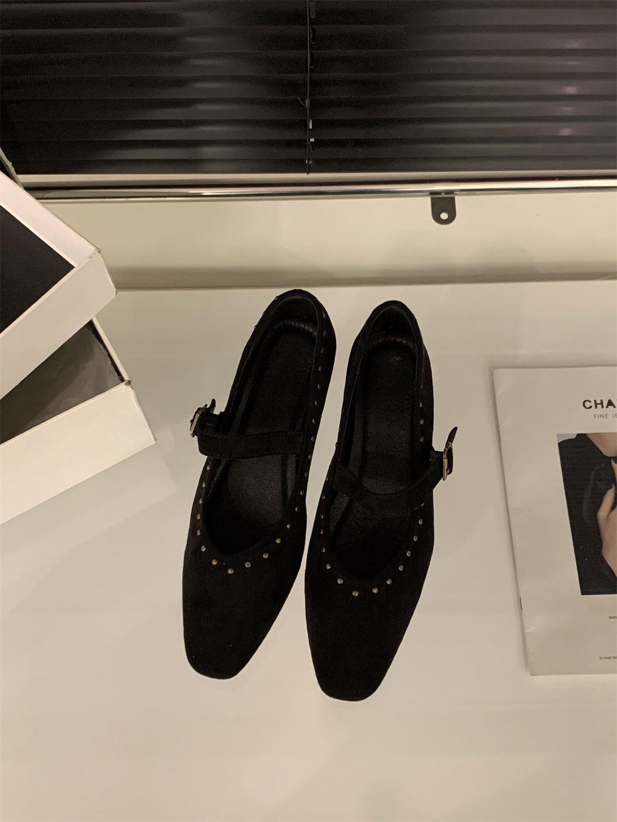 

Туфли-лодочки на толстом каблуке, французские нежные красные одинарные туфли, женская обувь 2024, новые весенне-осенние ретро замшевые туфли Мэри Джейн для вечера 40 чёрный