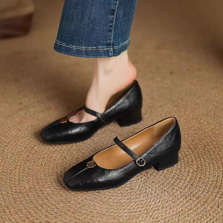 

French retro camellia Mary Jane shoes women s 2025 autumn new thick heel buckle with low heel soft sole single shoes 35 чорний