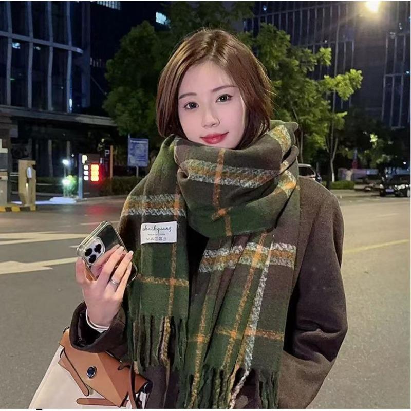 Christmas atmosphere New red plaid scarf Women's winter versatile thickened senior sense Students keep warm