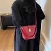Niche design hand-carried bucket bag women's new high-end retro versatile shoulder messenger bag