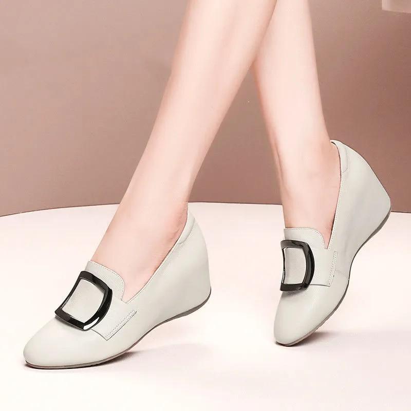 

2025 осень новые туфли на одинарной подошве с внутренней высотой, женские нескользящие повседневные туфли для мам, туфли из маленькой кожи с круглым носком, маленькие рабочие туфли 40