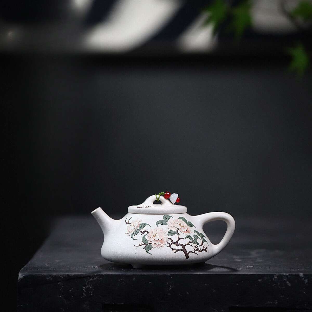

250ml Vintage Yixing Purple Clay Teapots Handmade Stone Scoop Pot Raw Ore White Section Mud Kettle With Strainer Zisha Tea Set