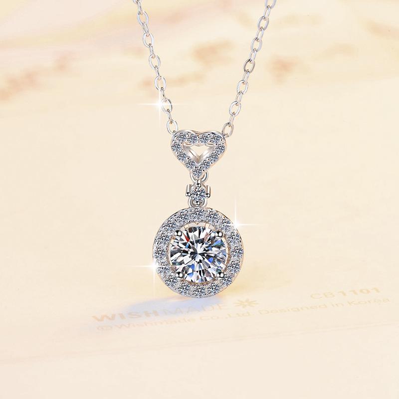 

Heart-Shaped Round Clavicle Chain Moissanite Pendant in S925 Sterling Silver for Women Empty Setting 1 Carat