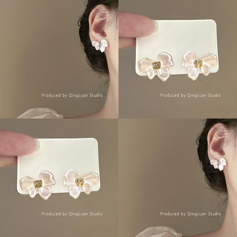 

Oil drop flower earrings Mori small fresh and sweet stud earrings fashionable versatile temperament high-end earrings
