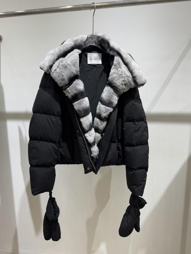 MAX new Rex rabbit fur collar white goose down hooded down jacket women's short sleeves can be removed and two coats can be worn.