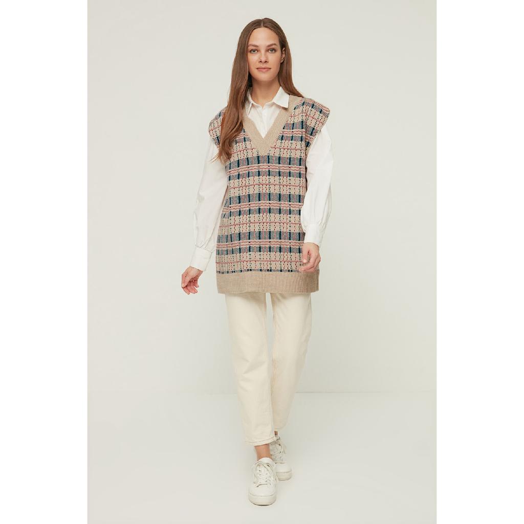 Steinfarbener Strickpullover mit V-Ausschnitt Tctaw22uv0050