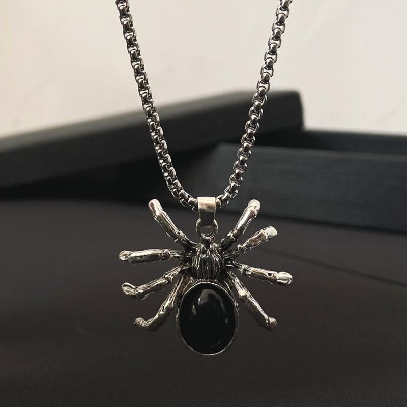 Spider Necklace Gothic Hip Hop Metal Spider Shaped Pendant Necklace Women Party Gift Jewelry Gift for Friends Classmates