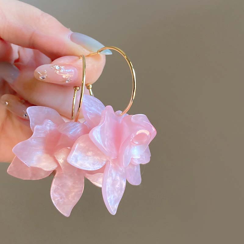 

Корейские красочные акриловые серьги-подвески в виде цветка для женщин и девушек, винтажные серьги-подвески в форме буквы С с большими лепестками, подарки с цирконом 2025 розовый