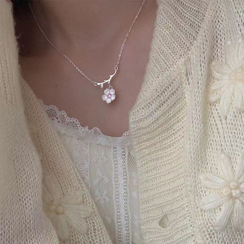 Delicate New Fashion Branches Flowers Necklace for Women Pendant Elegant Jewelry