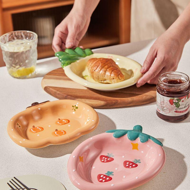 Alta Belleza Lindo Plato de Cerámica Plato para Fruta Postre Pastel Plato para Snacks Dim Sum Dibujo Animado Fresa Plato para el Hogar Cuenco de Cerámica