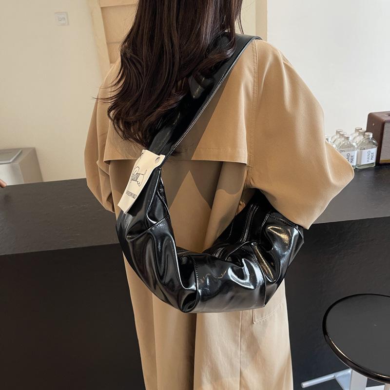Casual soft surface large-capacity bag women's 2025 new versatile messenger bag slack shoulder bag commuter dumpling bag