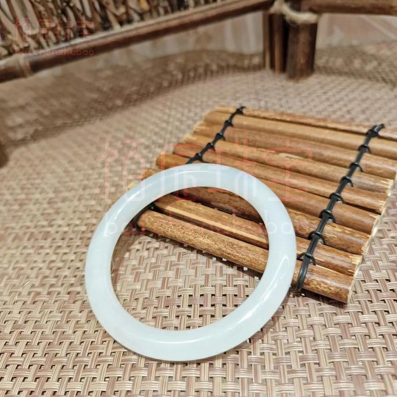 

Натуральный браслет из белого нефрита Синьцзяна - сорт А Бараний жир с дизайном Золотой шелк Inner Diameter 56-58mm