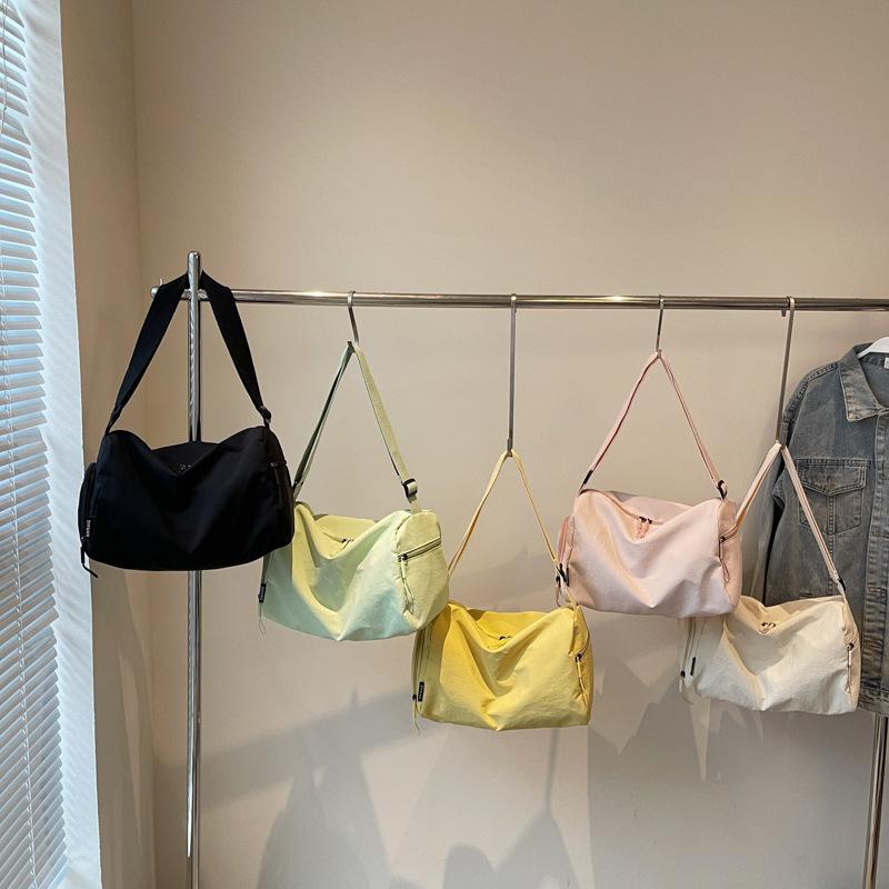 Korean version of casual cloth bag, large-capacity commute to work, shoulder messenger bag, light multi-pocket pillow bag, tote bag.