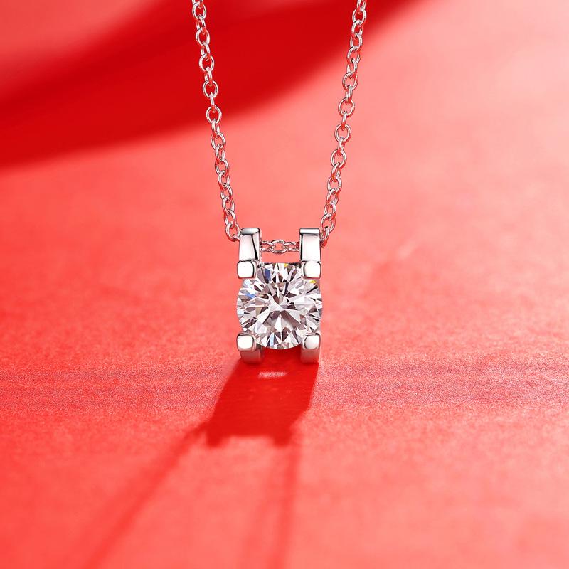 Bague Ringen S925 Silver Inlaid 1-3ct Color Moissanite Pendant Simple Ox Head Pendant Collarbone Necklace