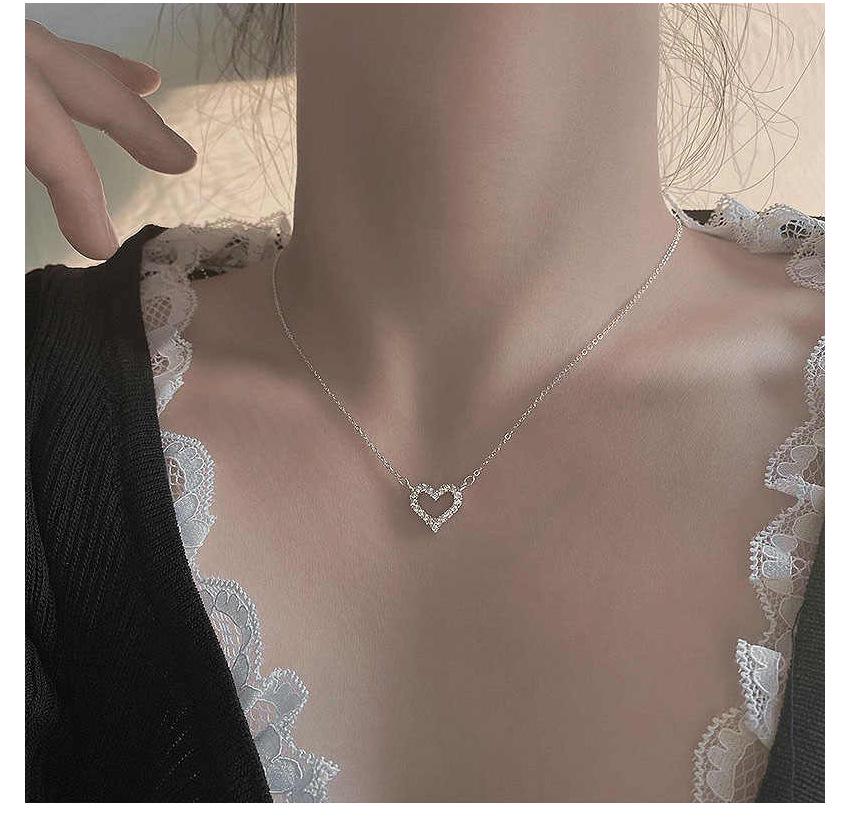 Halskette mit Herzanhänger aus S925 Sterlingsilber im koreanischen Stil für Damen - Exquisites hohles Design, kalter Stil Schlüsselbeinkette