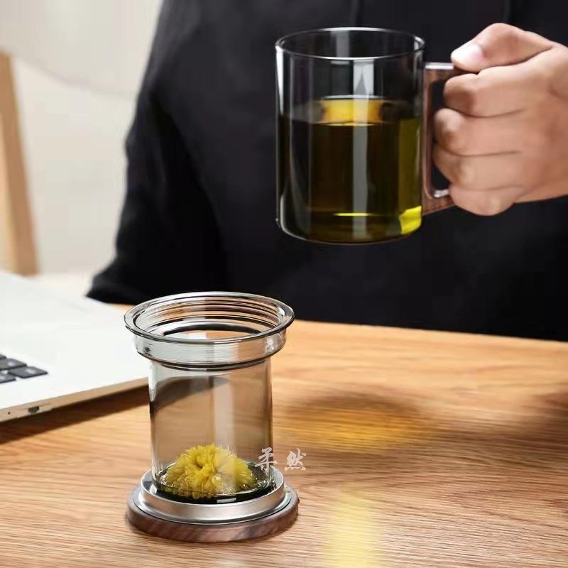 Glass Tea Water Separation Tea Ceremony Cup with Lid Large Capacity Smoke Gray Wooden Handle Office Cup Home Men's Gift Brewing Tea Cup