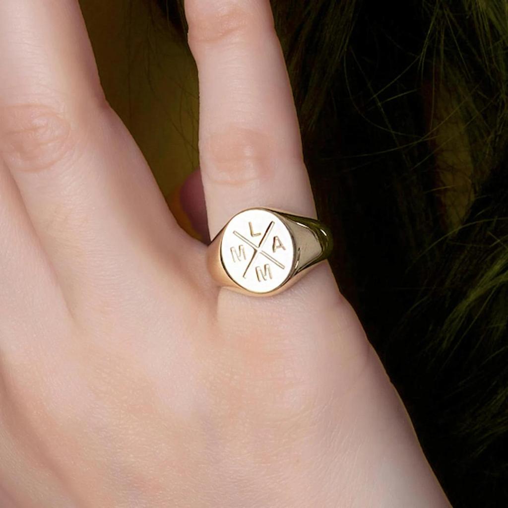 Anel Sinete Personalizado em Prata de Lei com Banho de Ouro Amarelo: Jóias Iniciais Personalizadas