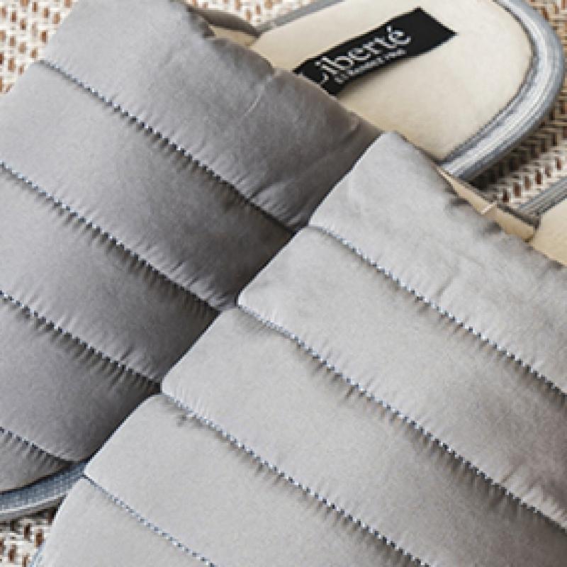 Daiso Saboți simpli căptușiți pentru living 220 240 mm Gri