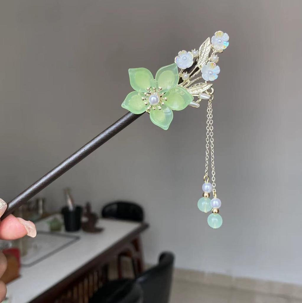 Luxury Flower Tassel Hairpin For Women Handmade Wooden Floral Hair Stick Hanfu Hair Accessories Vintage Elegant Girls Hairpins