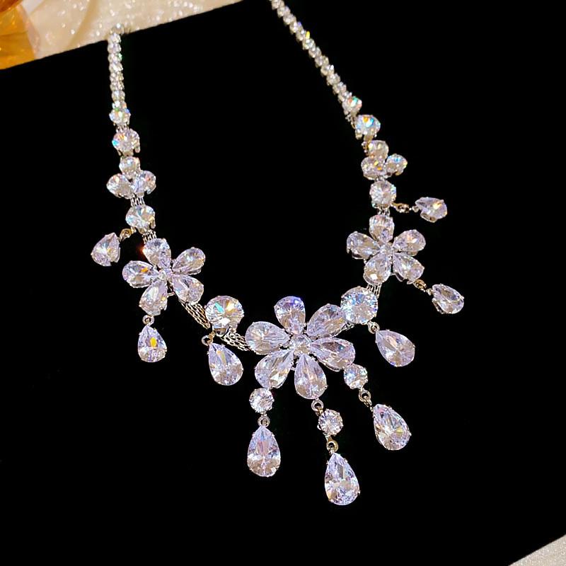 Zircon Flower Water Drop Necklace For Elegant Women With Copper Material And Lockbone Style